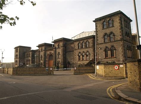 Wandsworth Prison © Derek Harper cc-by-sa/2.0 :: Geograph Britain and Ireland