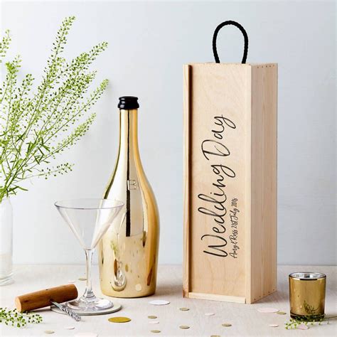 Are you interested in our personalised wooden wine box? With our wine gift box for weddings you ...