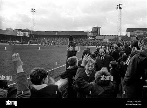 Millwall fc hi-res stock photography and images - Alamy