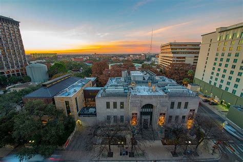 San Antonio Museum of Art - Old Town Trolley Tours