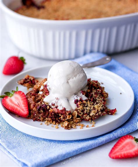 Strawberry Rhubarb Crumble (Vegan, Gluten-free) - Nutriholist