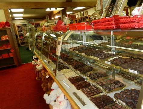 Hartville Chocolate Factory: Homemade Chocolate near Green, Ohio | HourGlass Media