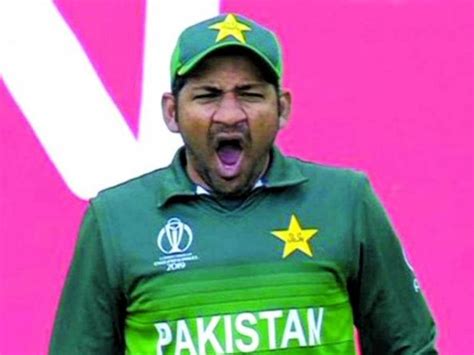 'First Cricketer To Yawn In All Three Formats ' - Sarfaraz Ahmed ...