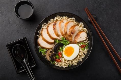 Ramen: So gelingt die japanische Nudelsuppe | BRIGITTE.de