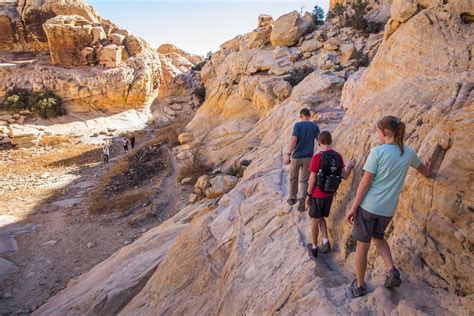 Two Fun, Short Hikes to do at Red Rock Canyon, Las Vegas | Earth Trekkers