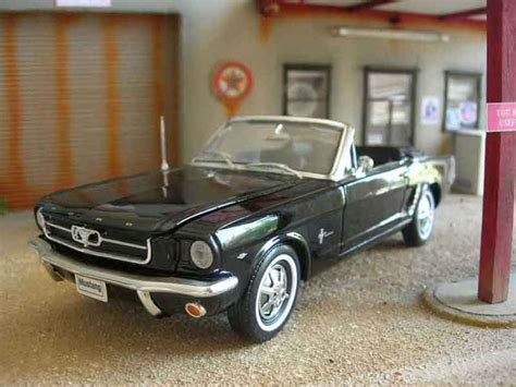 Diecast model cars Ford Mustang 1964 1/18 Welly cabriolet black ...