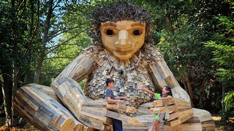 Artist Thomas Dambo builds giant Nordic trolls in the Northwest | king5.com