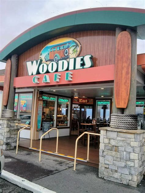 Woodies Café | 25 Municipal Wharf, Santa Cruz, CA 95060, USA