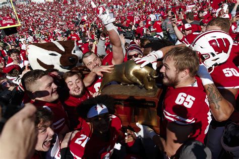 Series History: Wisconsin vs. Iowa