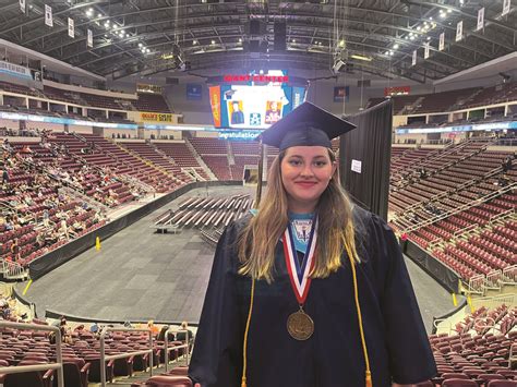 Hollidaysburg teen graduates two years early | News, Sports, Jobs - Altoona Mirror