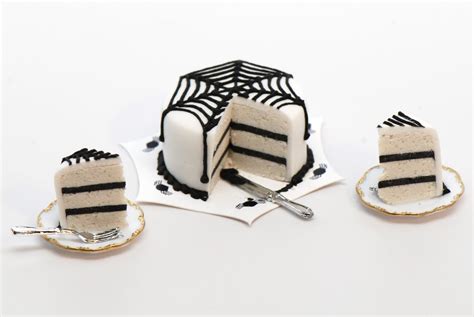 Spider Web Cake w/2 slices | Stewart Dollhouse Creations