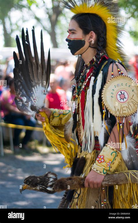 Mohawk indian hi-res stock photography and images - Alamy