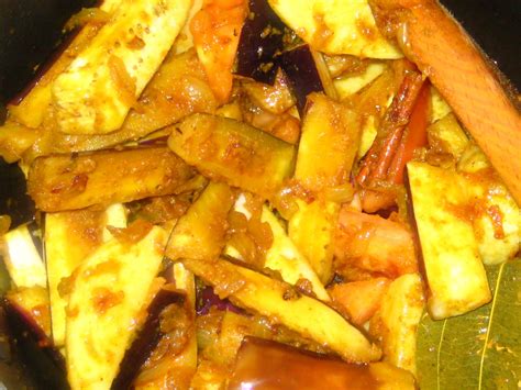 Rohu Fish Curry with Chinese Eggplant & Potato (Bengali Rui Fish Curry) ~ Lucky's Recipes