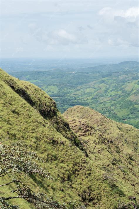 Premium Photo | Hike with panoramic views of mountains in panama