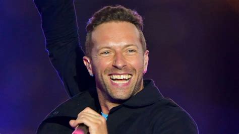 Coldplay Suspends Tour As Chris Martin Recovers From "Serious Lung ...