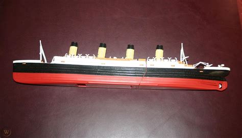 R.M.S Titanic Break-away Toy Boat Submersible Model Ship, 16.5", No ...