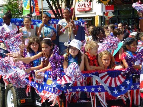 File:Capitol Hill 4th of July Parade 2014 (14389938997).jpg - Wikimedia ...