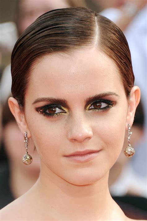Makeup Tutorial: Emma Watson’s Dramatic Gold and Black Cat Eye – Makeup For Life