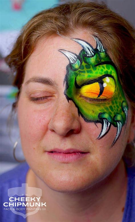 OOOOHHHH an actual dragon eye! Nice! Eyeball Jurassic Park Dinosaur T-Rex Dragon *study | Dragon ...
