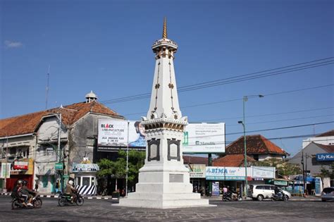 Tugu Jogja Sebagai Landmark Kota Jogja yang Sangat Populer - JamelaTour 081578781230