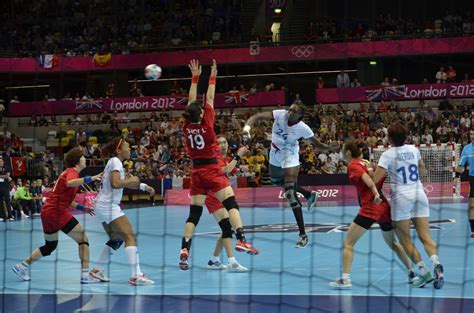 Archivo:Handball at the 2012 Summer Olympics 703676.jpg - Wikipedia, la enciclopedia libre