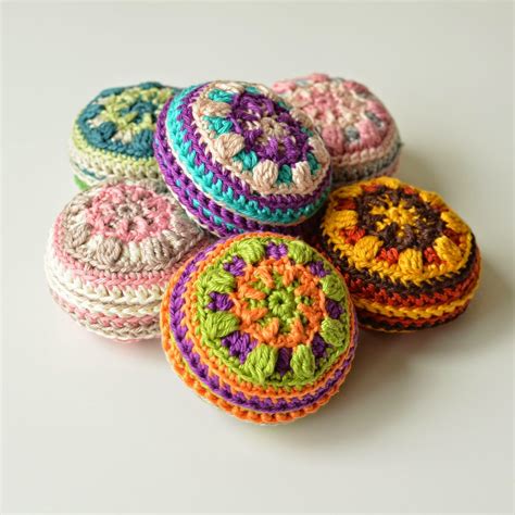 Macaron Pin Cushion – Free Pattern! | LillaBjörn's Crochet World