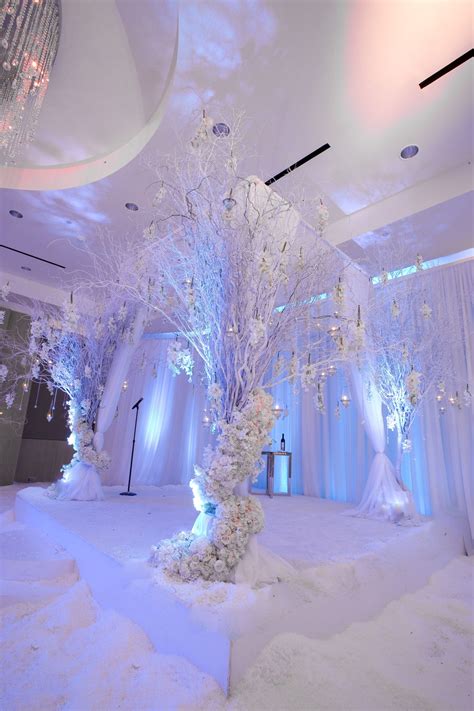 Pin on Winter Wonderland Wedding - By The Event Firm Int'l & Florals By Fé | Wonderland wedding ...