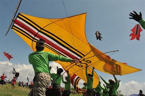 Pesona Layang-layang di Langit Bali Halaman 2 - Kompasiana.com