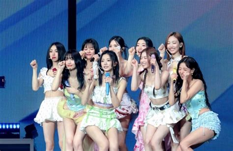 TWICE、米ラスベガスで単独コンサート…大型スタジアム制覇 写真枚 国際ニュース：AFPBB News