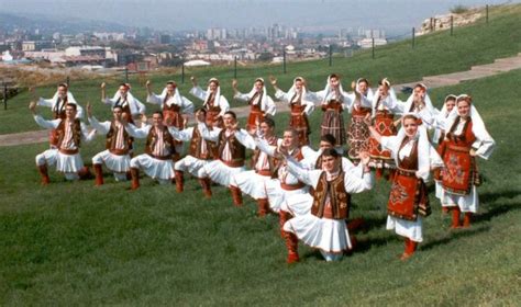 584 best images about National Folklore Dance (European) on Pinterest | Portugal., Irish and ...