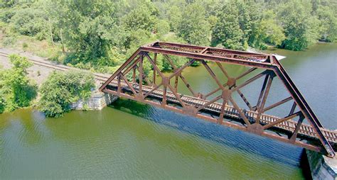 Northern section of New Milford RR Trussel bridge over Housatonic River ...