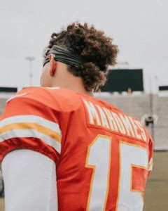 Patrick Mahomes haircut - with real life photos - Dr HairStyle