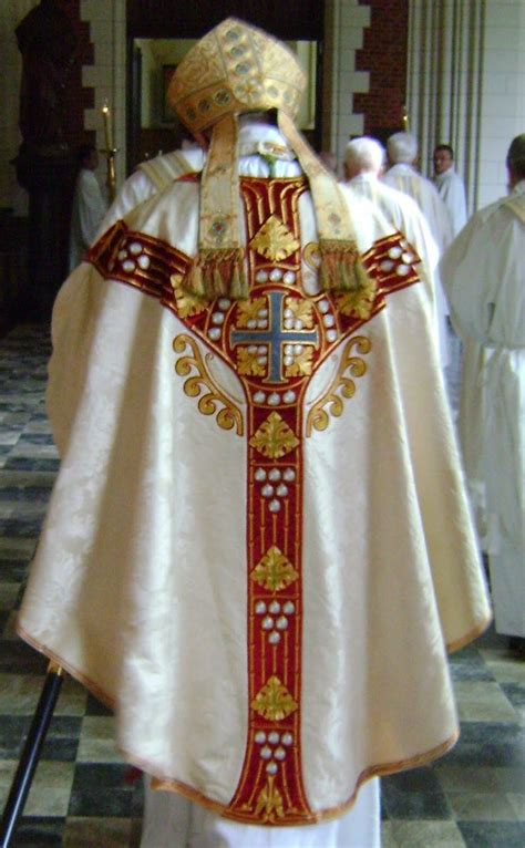 23 best Traditional priest vestments images on Pinterest | Embroidery ...