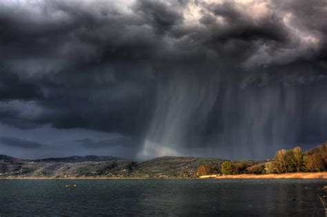 Rainstorm from afar : pics