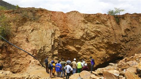 Zimbabwe gold mine collapse leaves 11 miners trapped