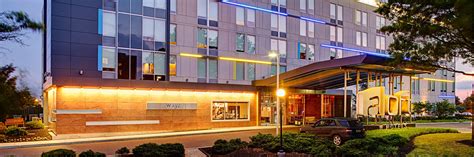 Philadelphia Airport Hotels near South Philadelphia | Aloft ...