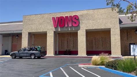 VONS closure in Vista deepens food insecurity for many - YouTube