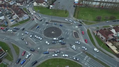 The "Magic Roundabout" in Swindon England - 5 miniature roundabouts in 1 [1280x720] | Dangerous ...