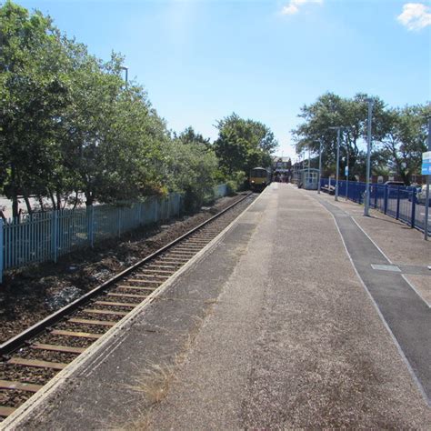 Exmouth railway station © Jaggery cc-by-sa/2.0 :: Geograph Britain and Ireland