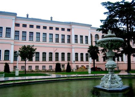 Dolmabahce Palace in Istanbul, Turkey : Photos, History and Guide