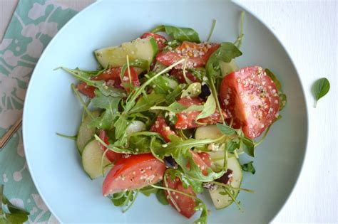 Summer garden salad with hemp seeds - Motive Nutrition