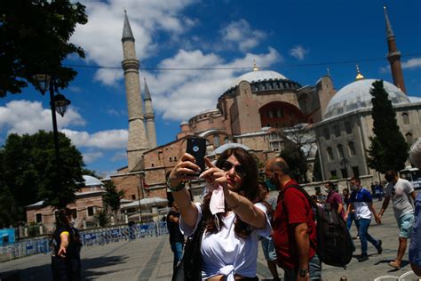 Russia says Hagia Sophia status change benefits tourists | Daily Sabah