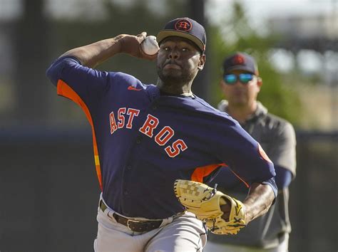 Reliever Héctor Neris quickly endearing himself to Astros