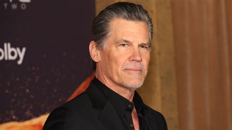 Josh Brolin's bedroom color scheme is a surprising choice for 2024