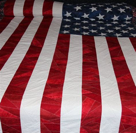 American Flag Quilt | Flag quilt, American flag quilt, Quilt patterns