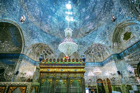 The Imamzadeh Hossein in Qazvin, Iran decorated with crystals : r/pics