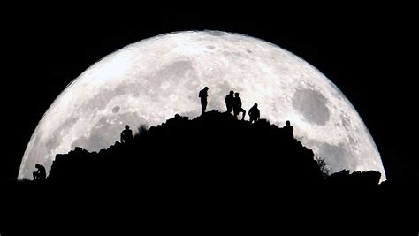 August 2023's second full moon: Photos of the blue moon around the world