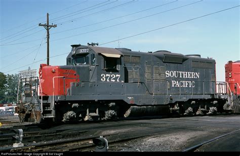 SP 3727 Southern Pacific Railroad EMD GP9 at San Antonio, Texas by Sid ...