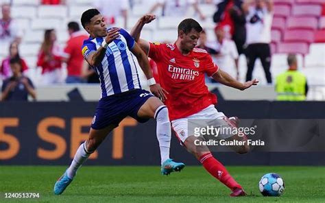 Jan Vertonghen of SL Benfica with Evanilson of FC Porto in action... News Photo - Getty Images