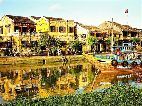 The Enchanting Ancient City of Lanterns in Vietnam - Hoi An Old Town!